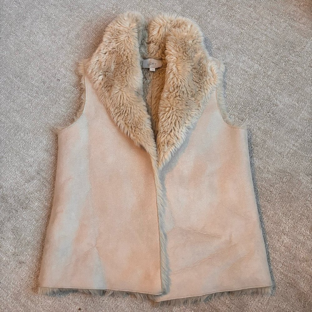Ann Taylor LOFT Faux Fur Vest - M